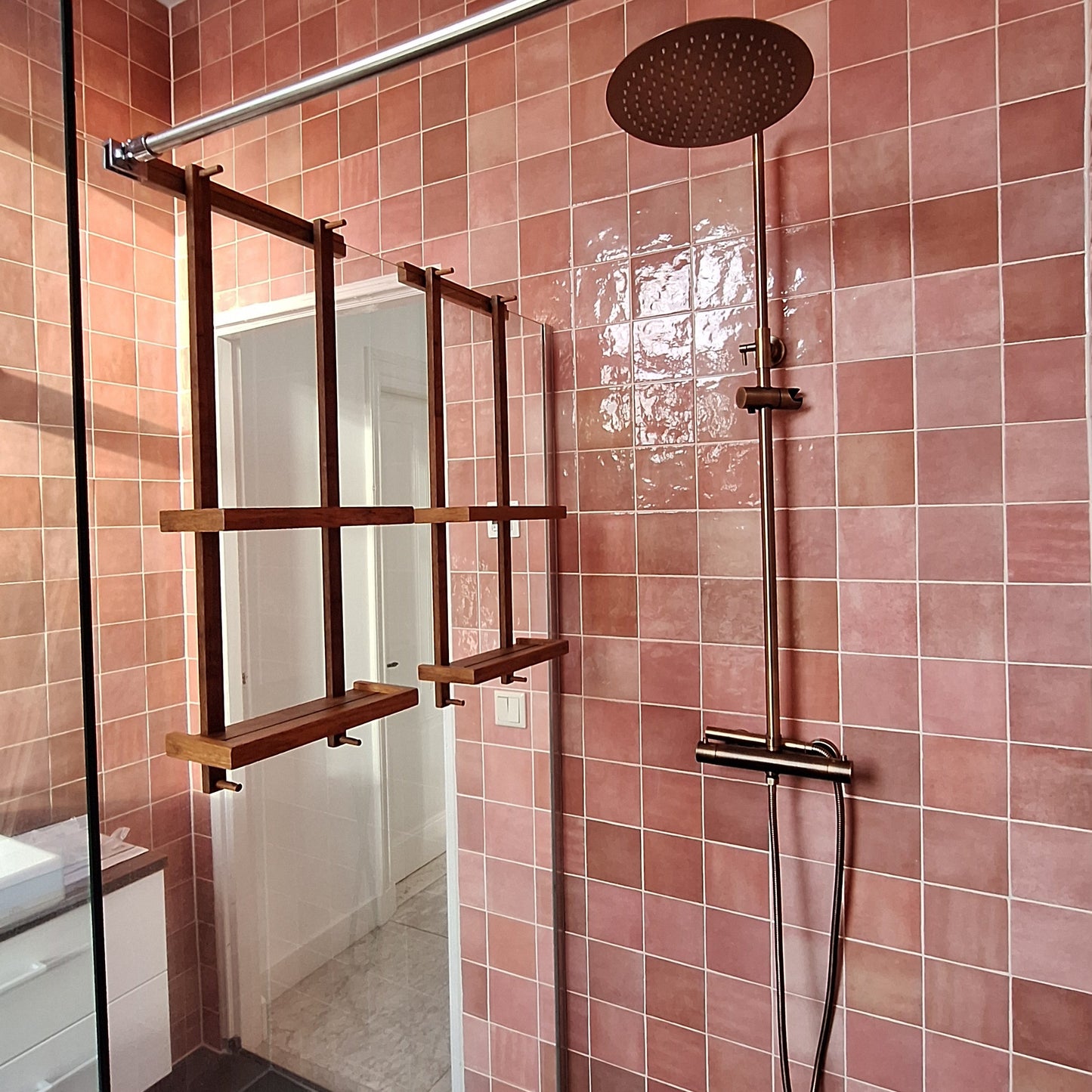 Wandrek aan glaswand