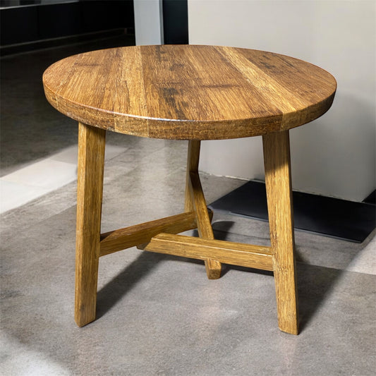 tafeltje voor in de badkamer